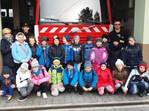 WIZYTA KLAS 3A I 3D W REMIZIE STAROSĄDECKIEJ OCHOTNICZEJ STRAŻY POŻARNEJ