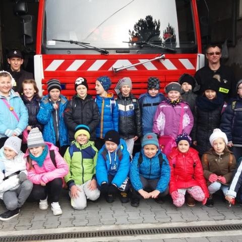 WIZYTA KLAS 3A I 3D W REMIZIE STAROSĄDECKIEJ OCHOTNICZEJ STRAŻY POŻARNEJ