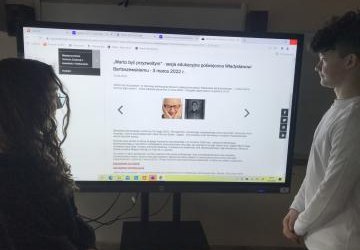 Młodzież w sesji honorującej Patrona 2022 roku