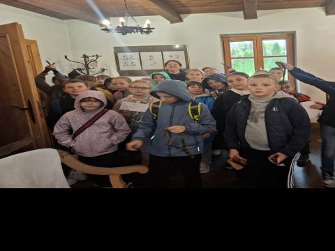 Wycieczka klas czwartych do Skansenu i Miasteczka Galicyjskiego w Nowym Sączu