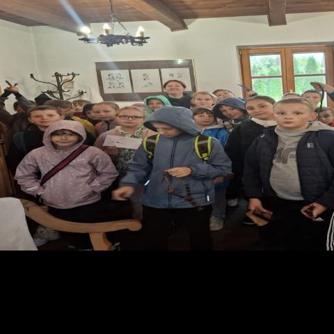 Wycieczka klas czwartych do Skansenu i Miasteczka Galicyjskiego w Nowym Sączu