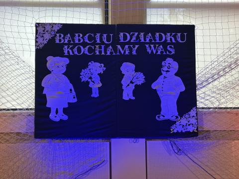 Koncert z okazji Dnia Babci i Dziadka w Starosądeckiej Jedynce