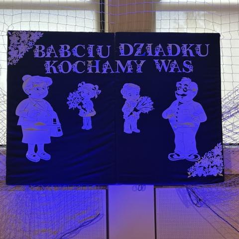 Koncert z okazji Dnia Babci i Dziadka w Starosądeckiej Jedynce