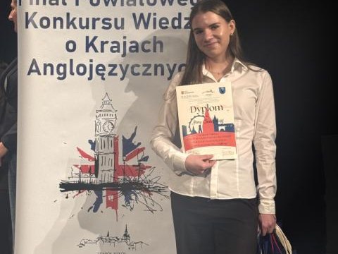 WYJĄTKOWY SUKCES NASZEJ UCZENNICY  W POWIATOWYM KONKURSIE !