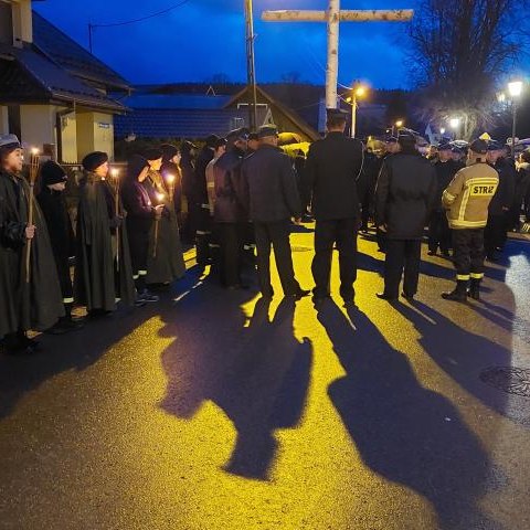 Harcerze na drodze krzyżowej 2 kwietnia w 18 rocznicę śmierci Jana Pawła II