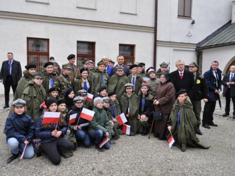 Prezydent Andrzej Duda z harcerzami 5NDH Sokoły