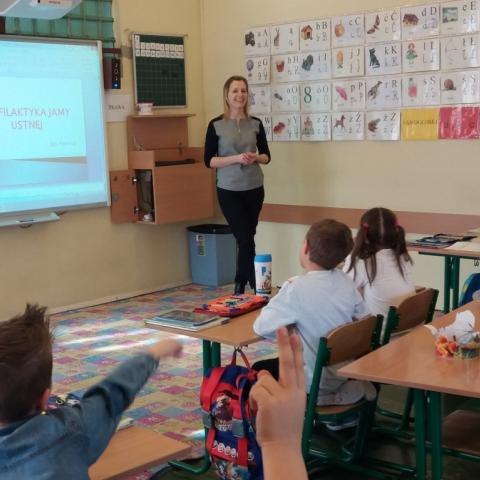 Spotkanie z higienistką stomatologiczną w klasie 2d