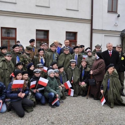 Prezydent Andrzej Duda z harcerzami z nszej szkoły ZHP  5NDH Sokoły