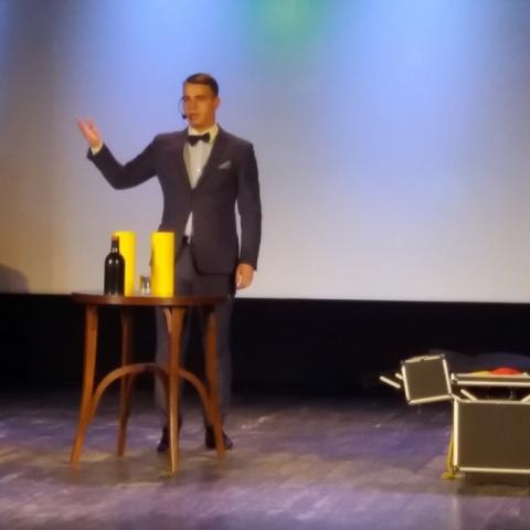 Występ iluzjonisty